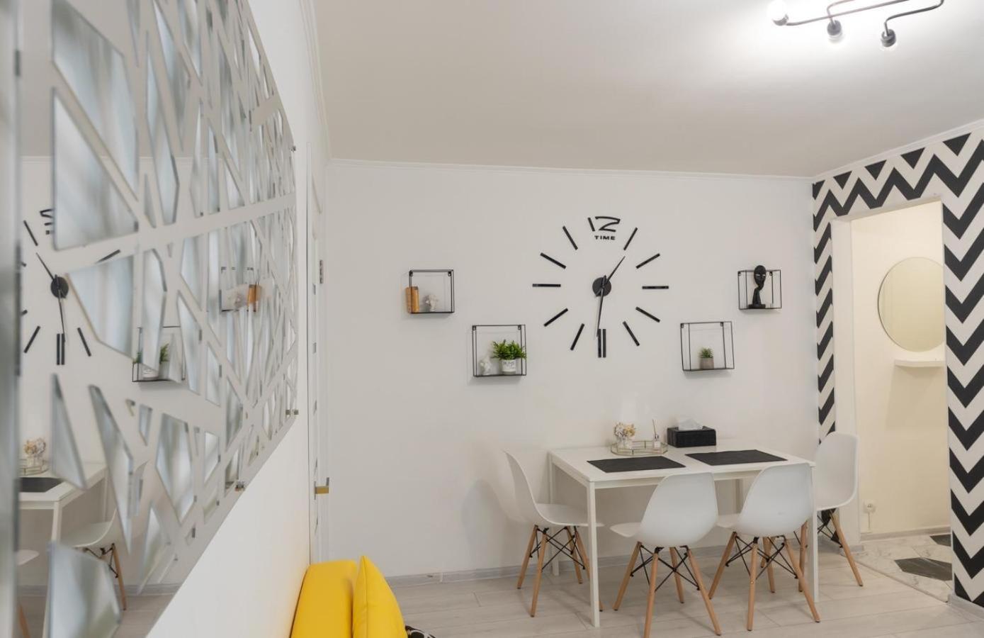 Flat 24 On Lesi Ukrainki 12 With 1 Bedroom Kyiv Exterior photo