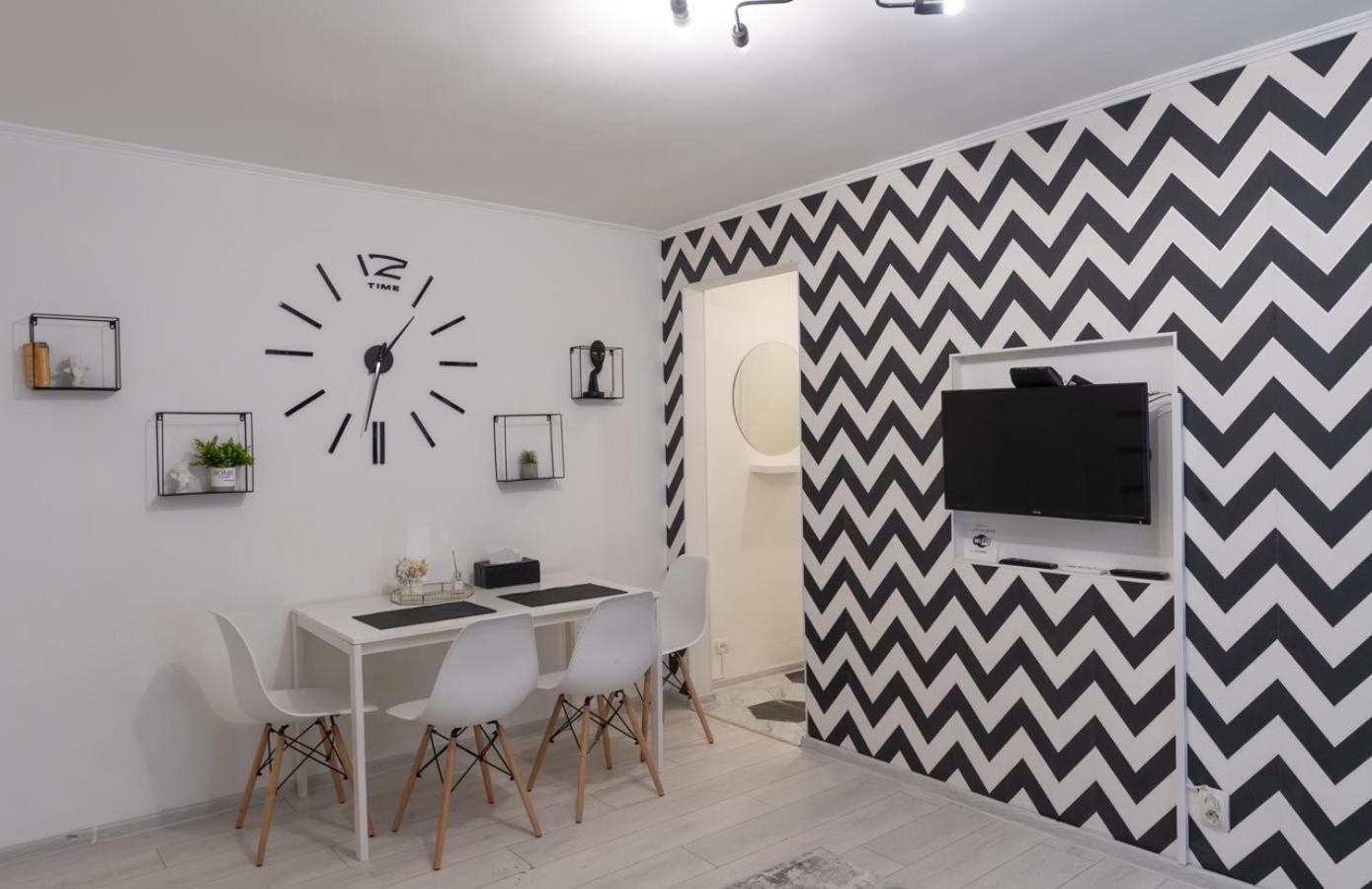 Flat 24 On Lesi Ukrainki 12 With 1 Bedroom Kyiv Exterior photo