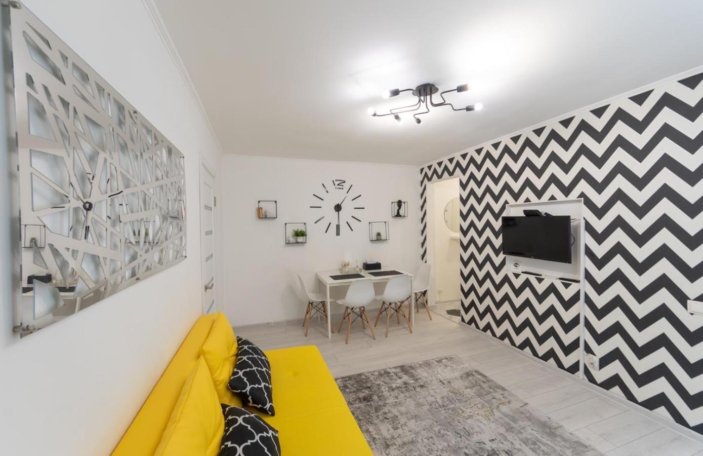Flat 24 On Lesi Ukrainki 12 With 1 Bedroom Kyiv Exterior photo