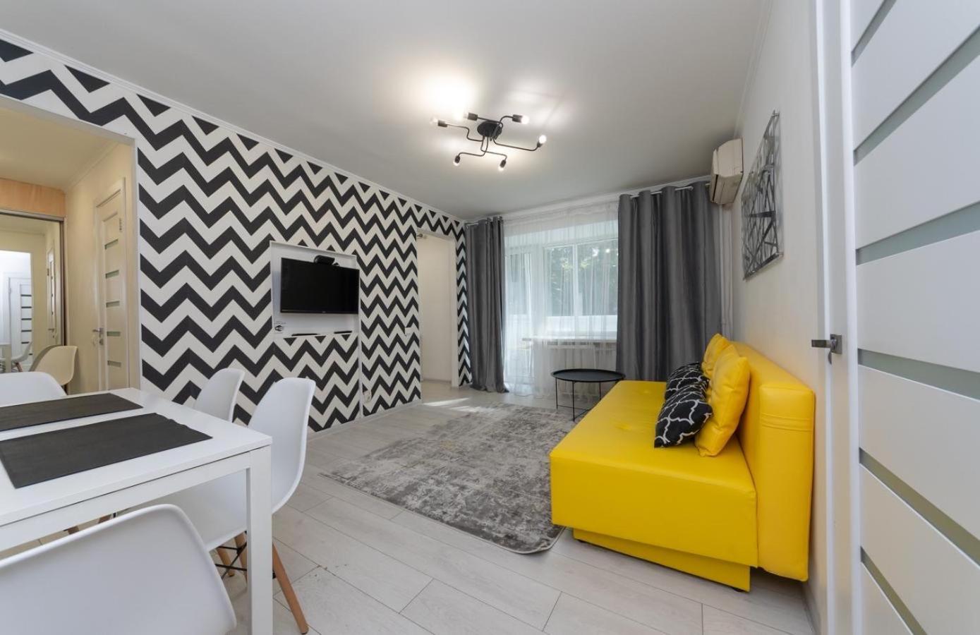 Flat 24 On Lesi Ukrainki 12 With 1 Bedroom Kyiv Exterior photo